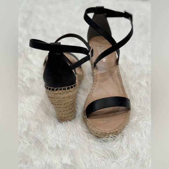 Excellent condition. Wedge , espadrille sandals. Black straps - Picture 2 of 7